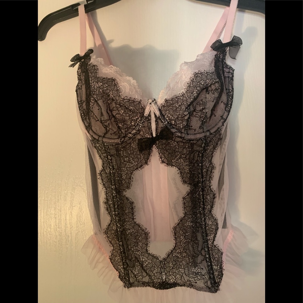 Victoria’s Secret 34D lingerie piece NWT adjusts